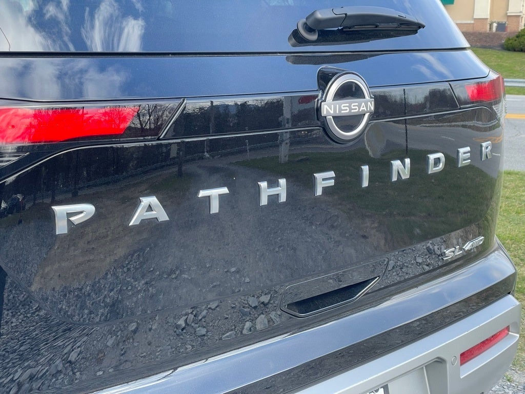 2023 Nissan Pathfinder SL Leather Heated Seats
